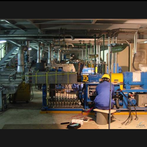 南京工厂设备维修现场